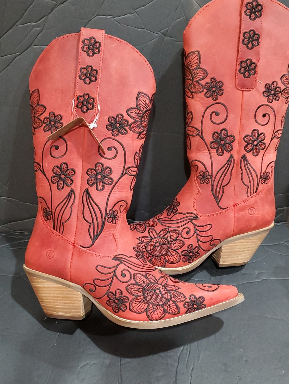 Dingo Western Swing red black floral Embroidered‎ Western cowboy boots size 9.5